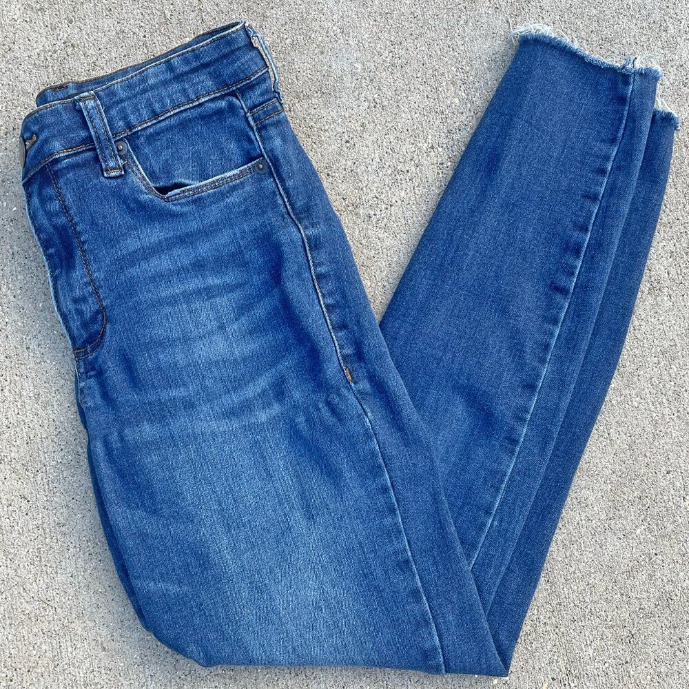 STS Blue Elle High Rise Stonewash Skinny Jeans. 25